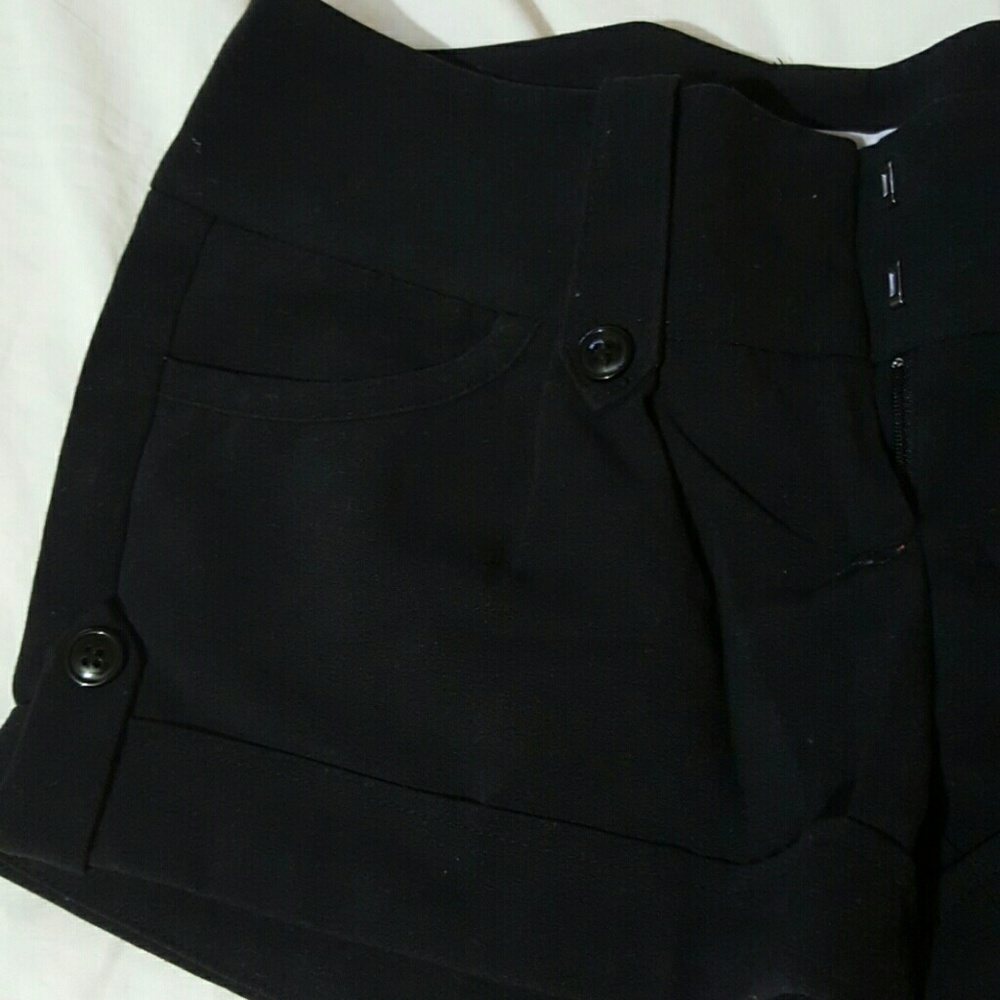 Shorts - Picture 2 of 4