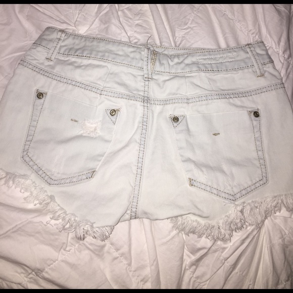 Light-Wash Jean Shorts - Picture 3 of 4