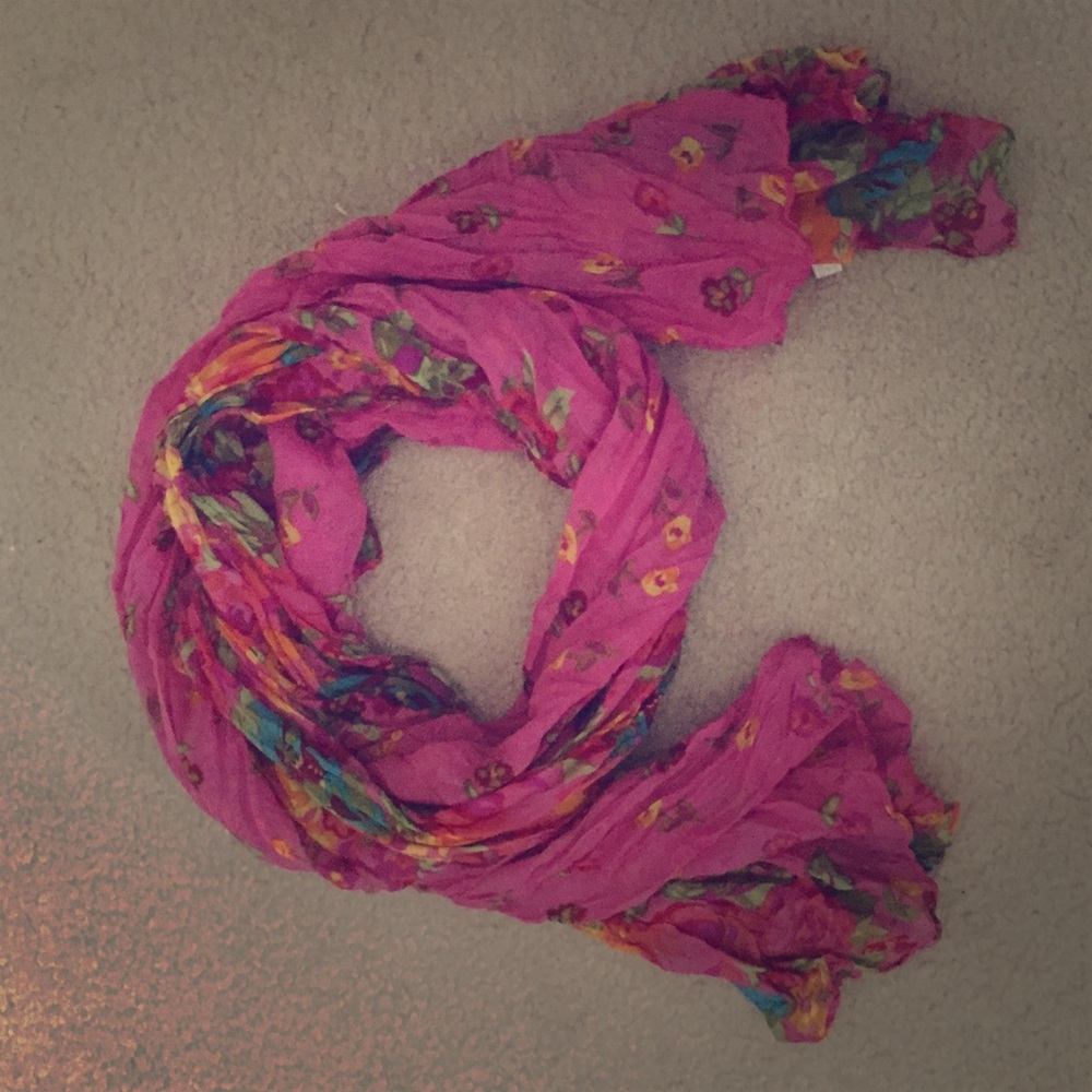 🚫SOLD❌NEW floral scarf