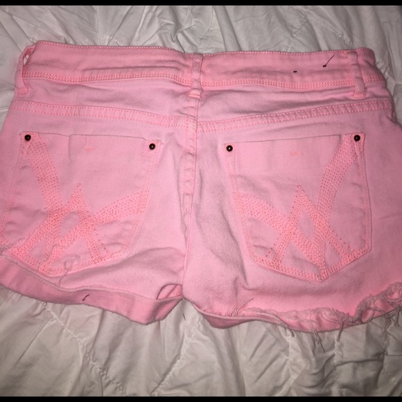 Coral colored shorts - Picture 2 of 3