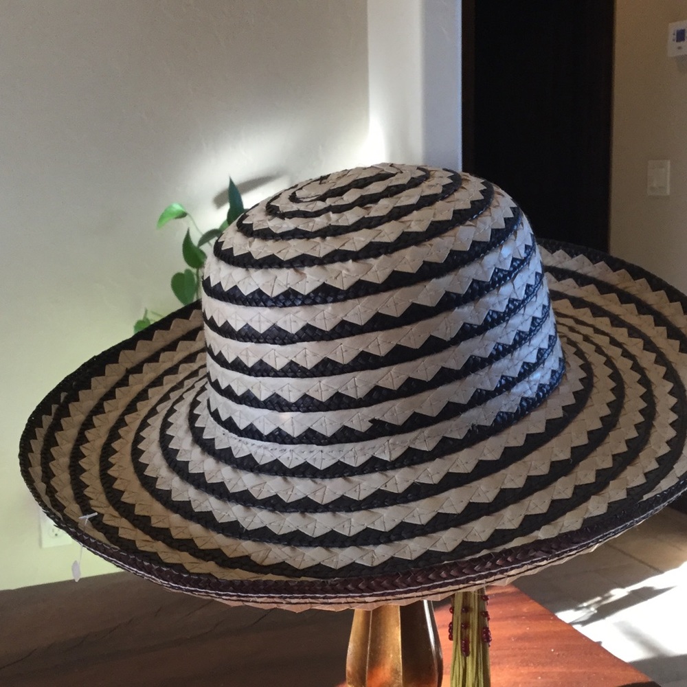 Summer straw hat... nwot