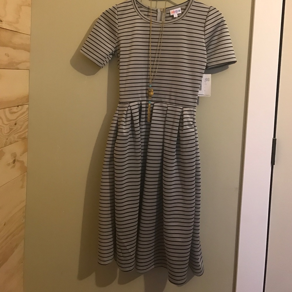 ❌SOLD❌⭐️ PRICE DROP NWT XS LuLaRoe Amelia