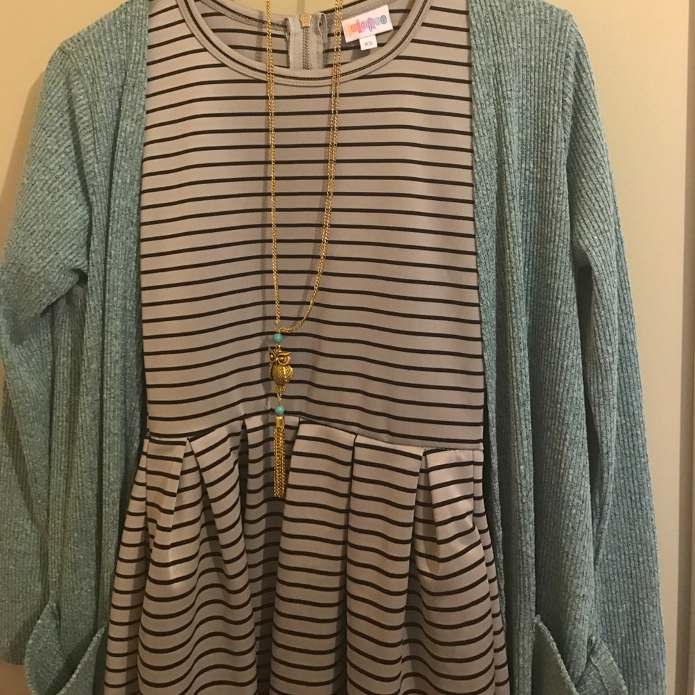 ❌SOLD❌⭐️ PRICE DROP NWT XS LuLaRoe Amelia - Picture 2 of 5