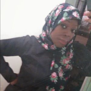 Meet your Posher, Monasja