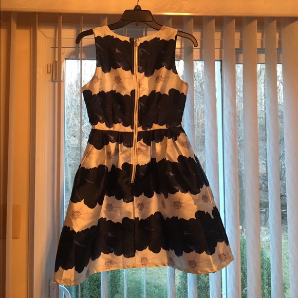 Dress - Picture 2 of 4