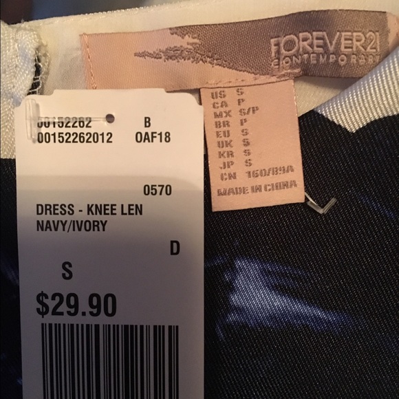 Dress - Picture 3 of 4