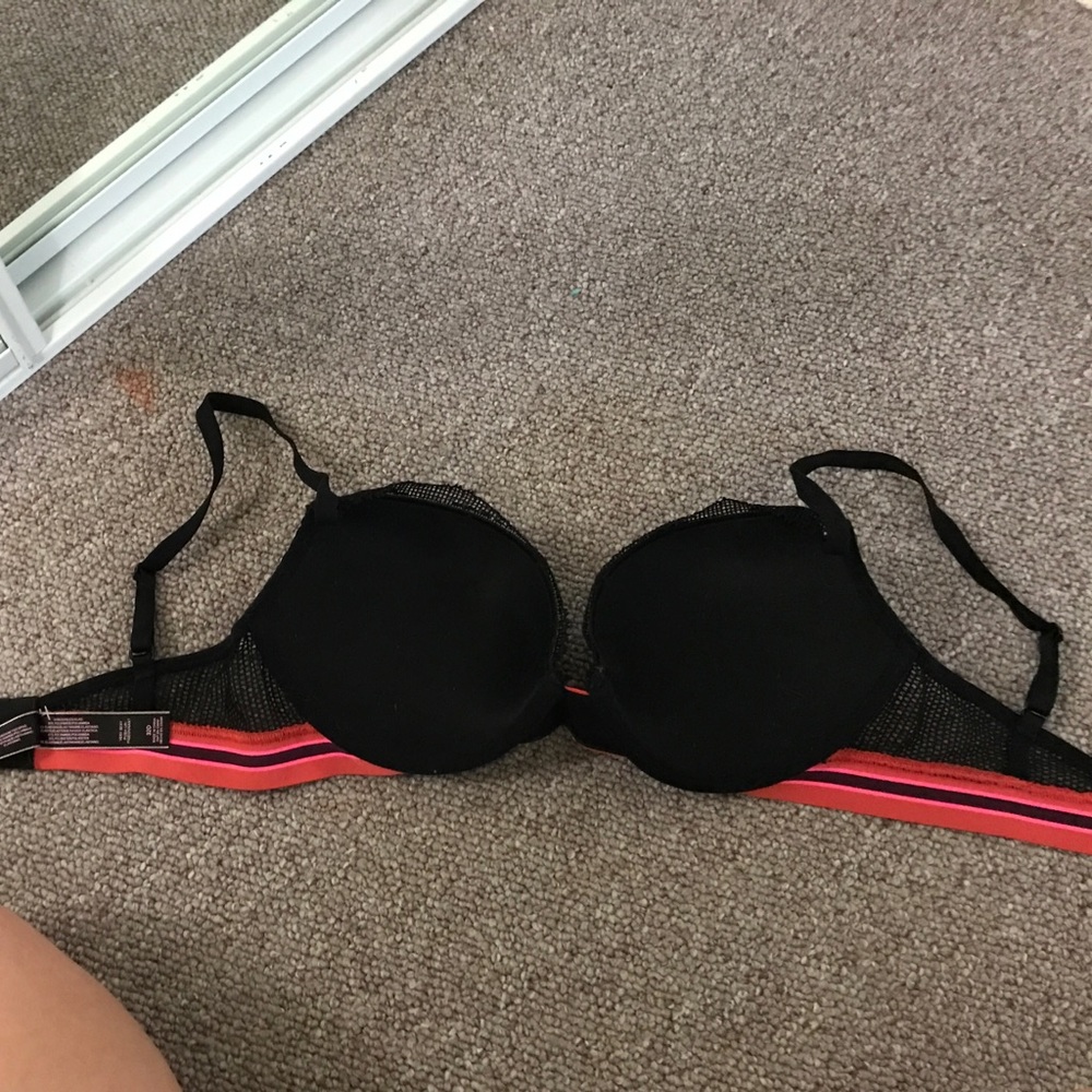 Victoria Secret Bra! - Picture 2 of 3