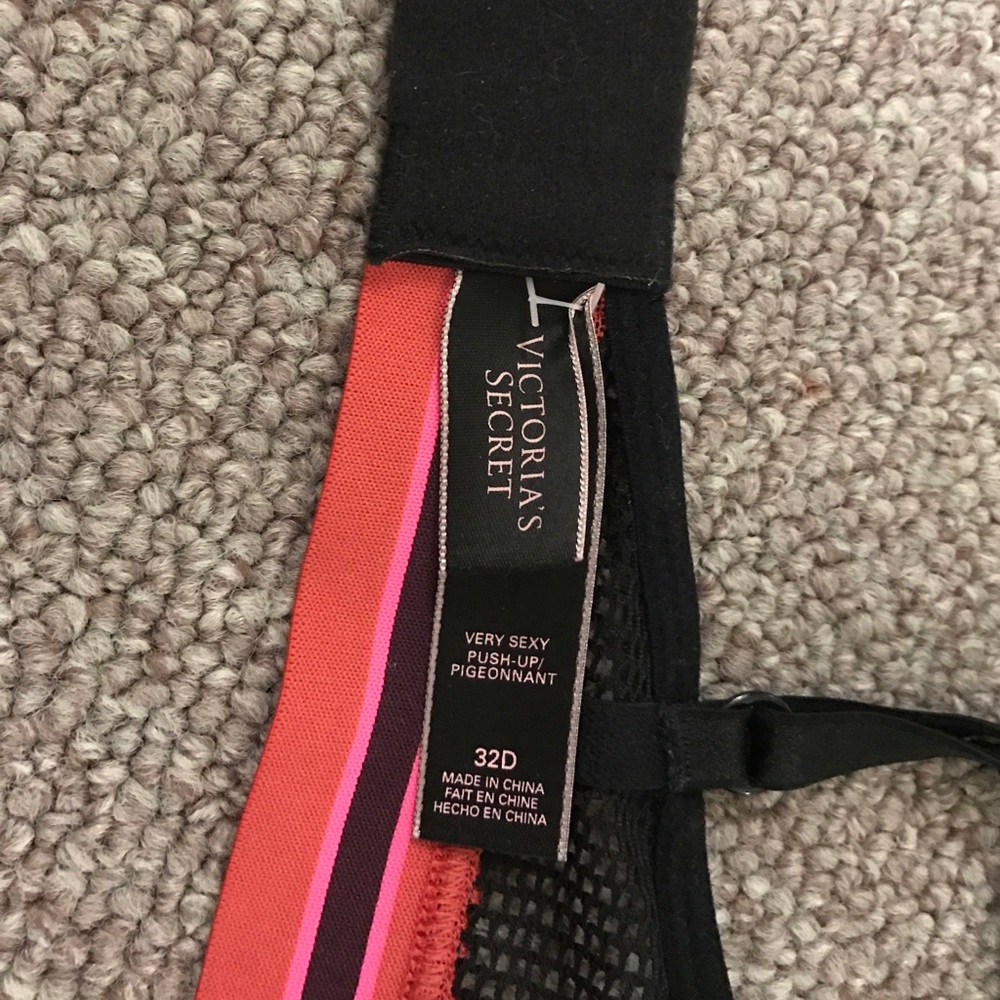 Victoria Secret Bra! - Picture 3 of 3