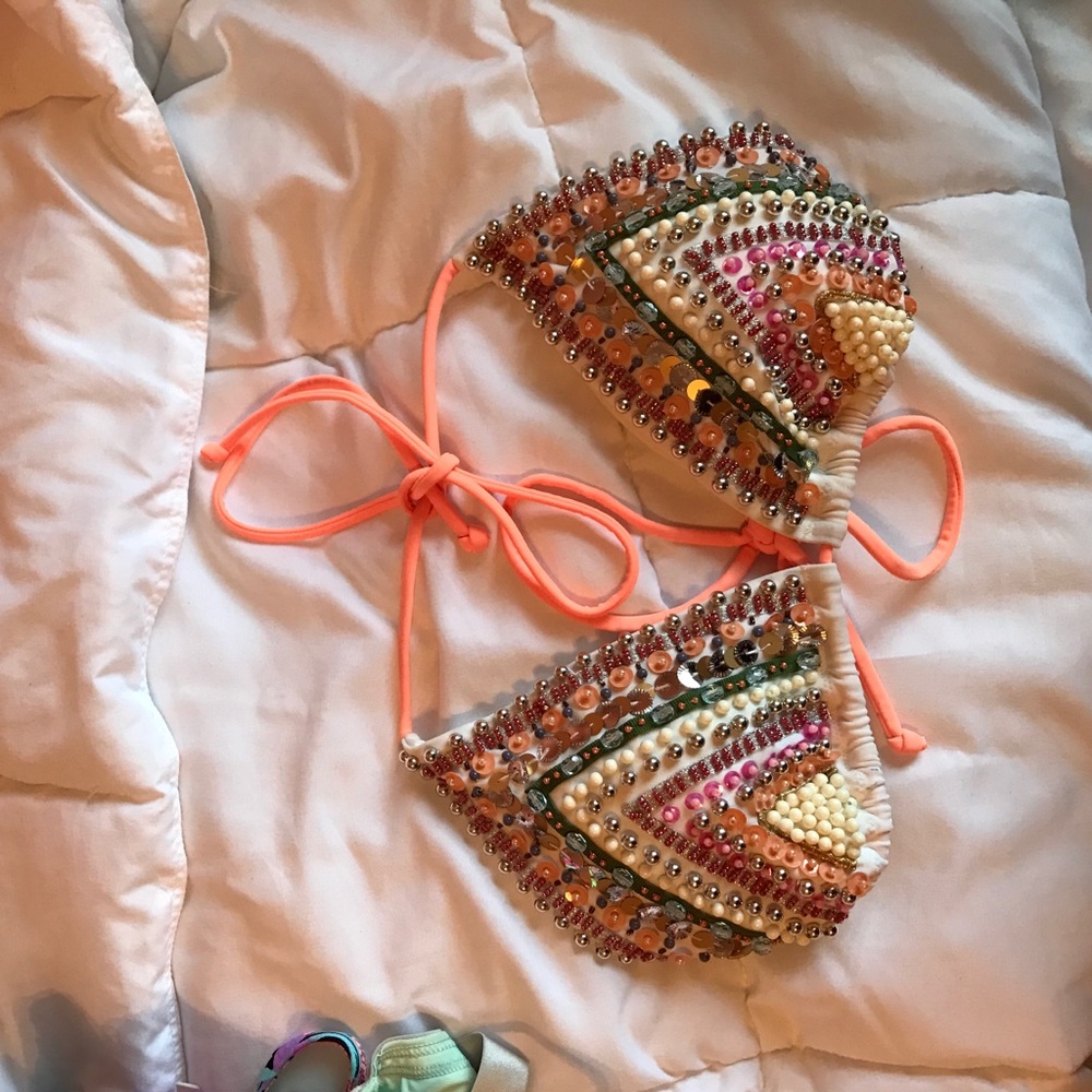 Bikini top.