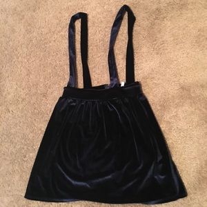 Velvet skirt suspenders