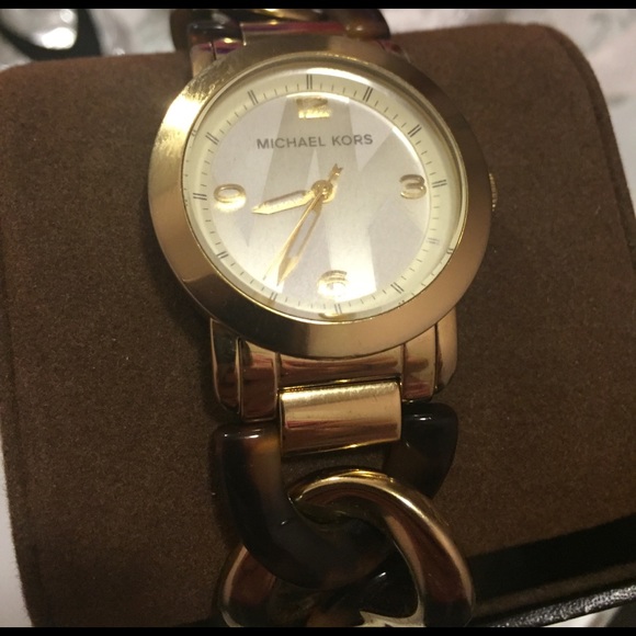 Michael Kors Women's watch - Picture 2 of 3