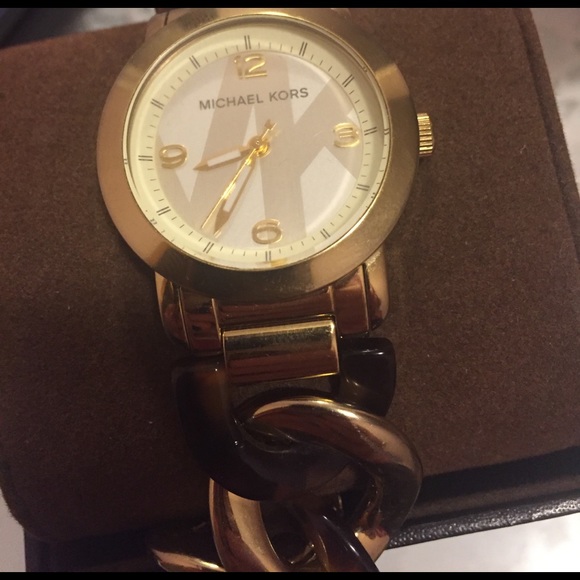 Michael Kors Women's watch - Picture 3 of 3