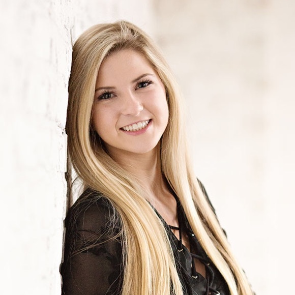 Meet your Posher, Nina - Picture 1 of 1