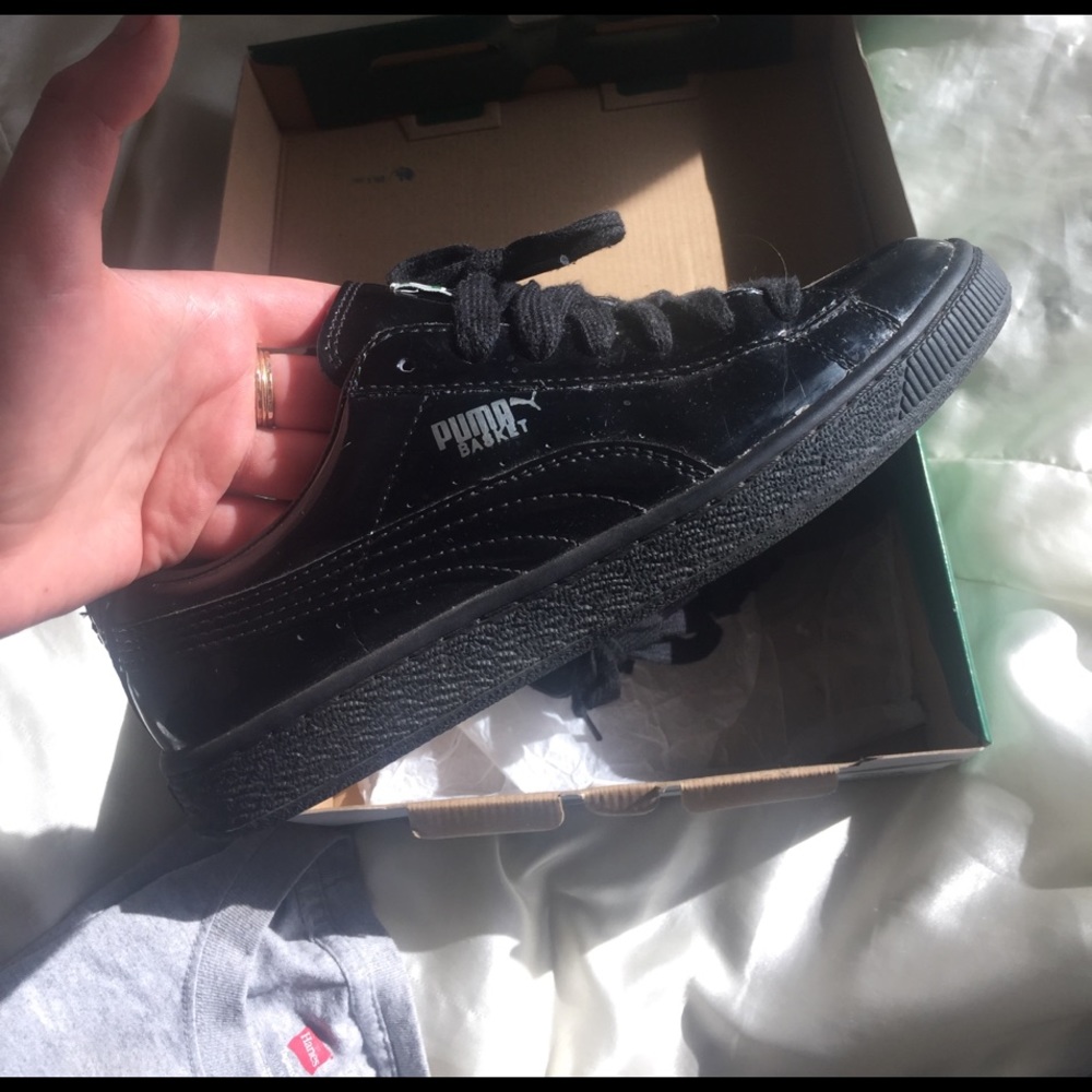 Shiny Black Classic Puma Baskets