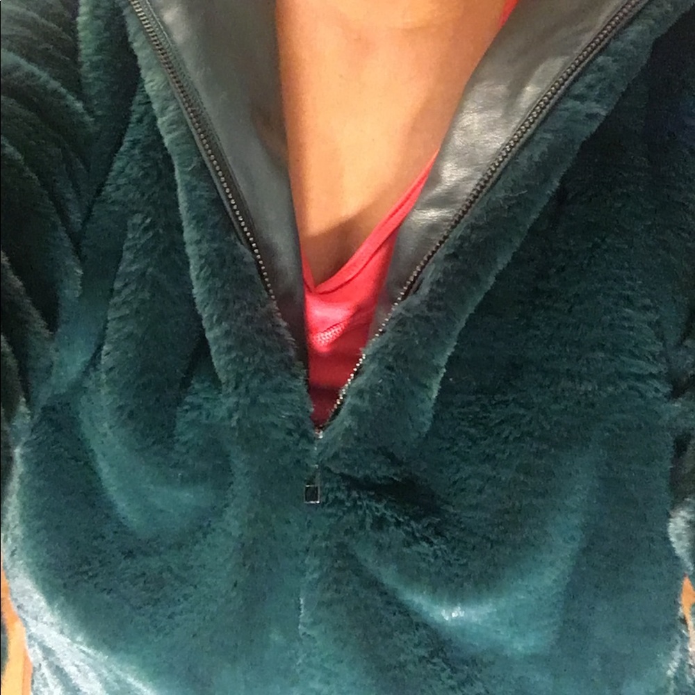 Forever 21 Brand New Faux Fur cold