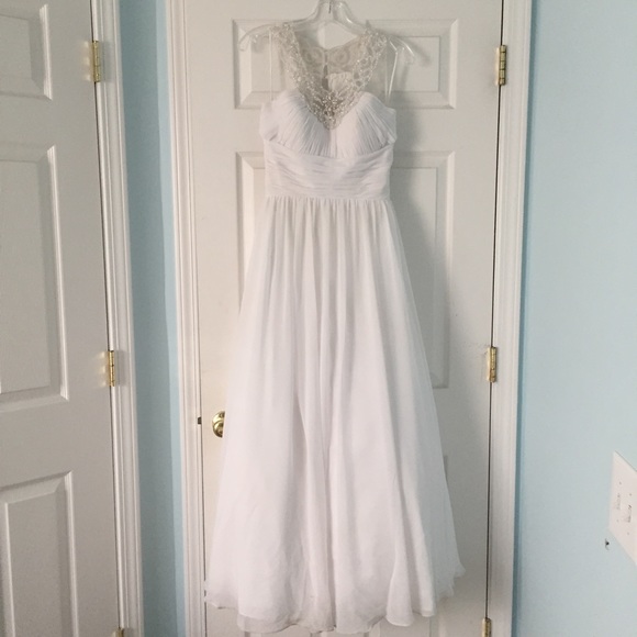 Wedding dress - Picture 1 of 5