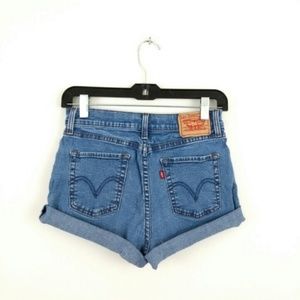 Sexy Stretch Distressed Wash Levi Shorts