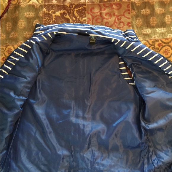 Vest - Picture 2 of 3