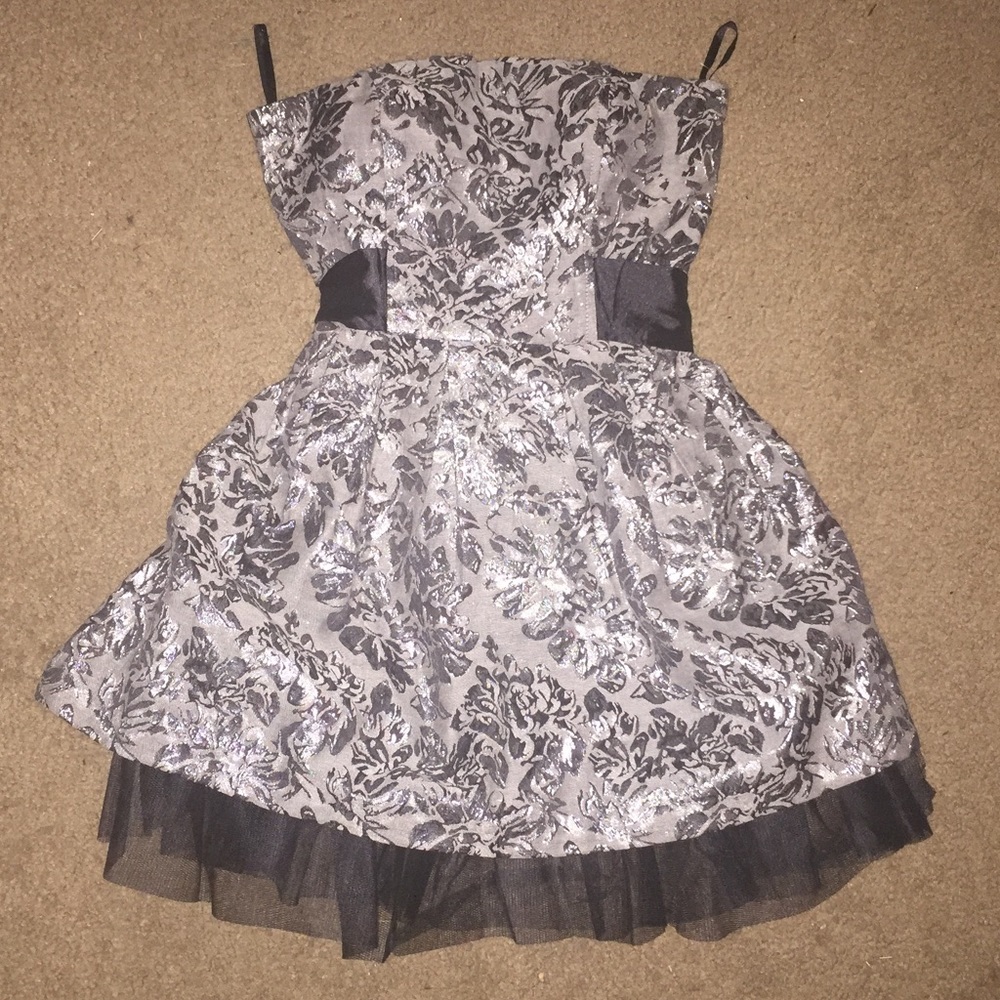 💕Silver Strapless Party Dress NWOT💕