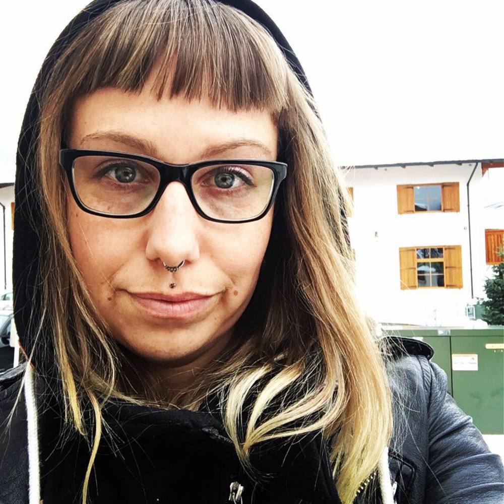 Meet your Posher, Emm