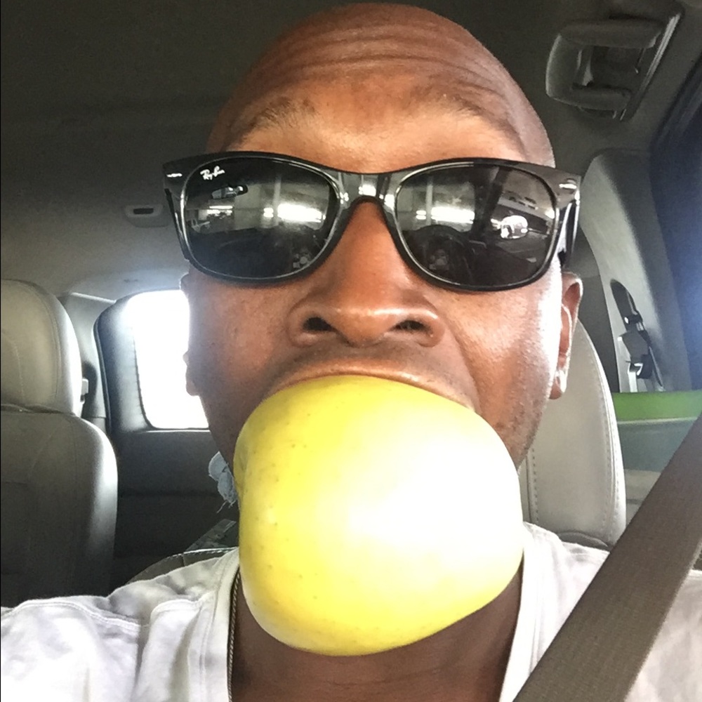 Meet your Posher, Dennis