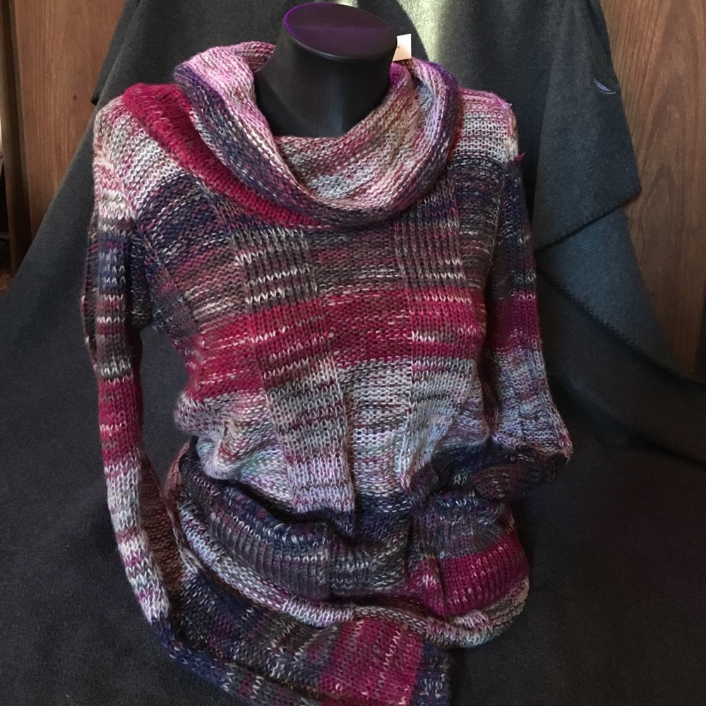 🛍 NWT Bobbie Brooks Sweater Tunic