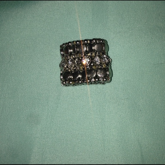 Stretchy silver and diamond ring - Picture 2 of 2