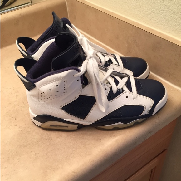 BLUE AND WHITE JORDAN 6's SIZE 9.5 - Picture 2 of 6