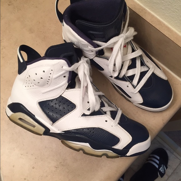 BLUE AND WHITE JORDAN 6's SIZE 9.5 - Picture 3 of 6