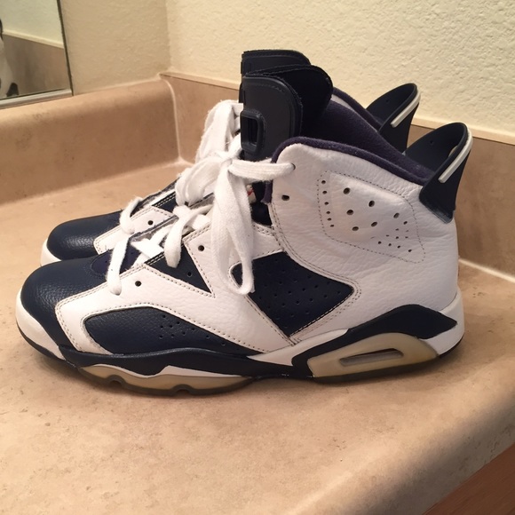 BLUE AND WHITE JORDAN 6's SIZE 9.5 - Picture 5 of 6