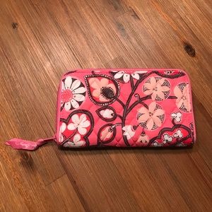 💥💕PRICE DROP! Vera Bradley Accordion Wallet!💕