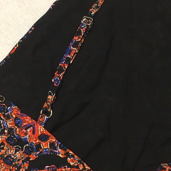 LF / Mika & Gala Coachella Halter Crop Top - Picture 5 of 7