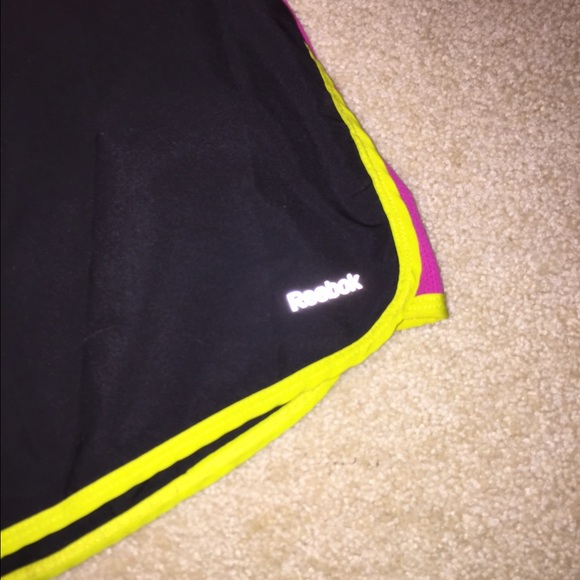 Reebok, women's athletic shorts - Picture 2 of 3