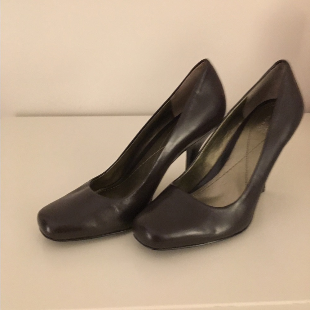 Audrey Brooke espresso leather pump