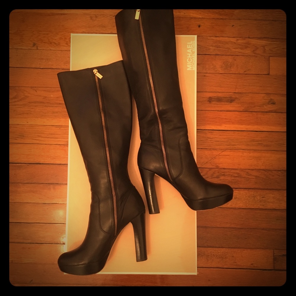 Micheal Kors Leacy Platform Boot Sz 8.