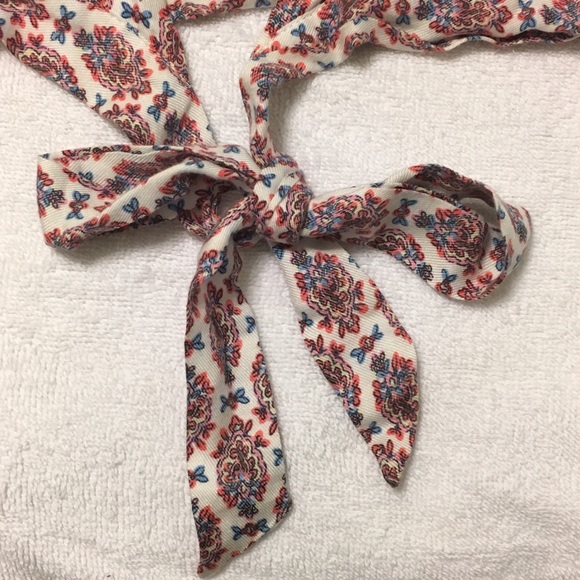 LF / Mika & Gala Coachella Halter Crop Top - Picture 3 of 8