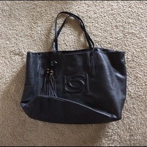 🔥FINAL ⬇️🔥NWOT Large Bebe purse w/tassel accent