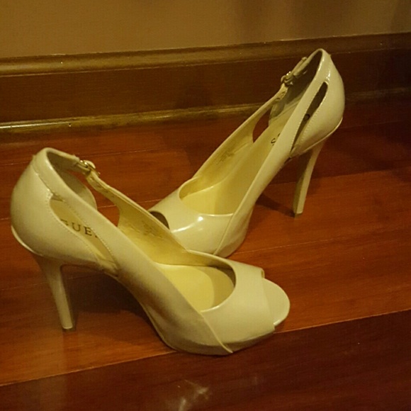 *GUESS*  SHOES - Picture 3 of 5