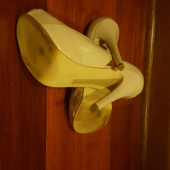 *GUESS*  SHOES - Picture 5 of 5