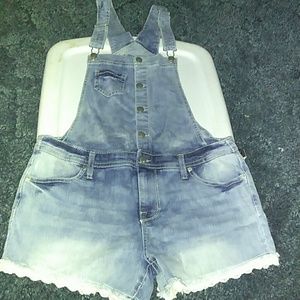 Overall shorts