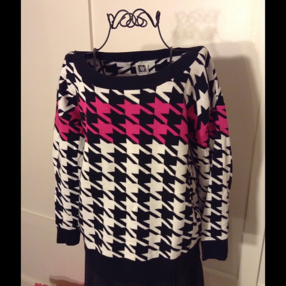 SOLD Anne Klein Geometric Sweater - Picture 1 of 3