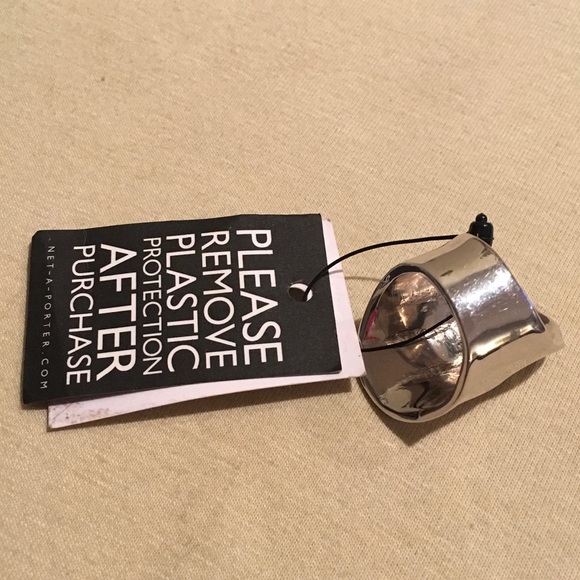 Ring - Picture 3 of 4