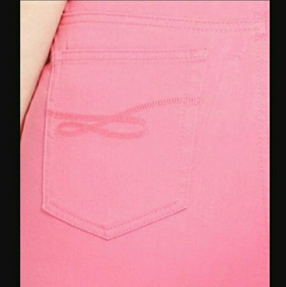 NWT STYLE&CO. PLUS SIZE JEANS - Picture 2 of 4