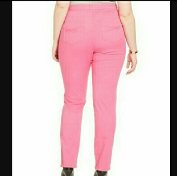 NWT STYLE&CO. PLUS SIZE JEANS - Picture 3 of 4