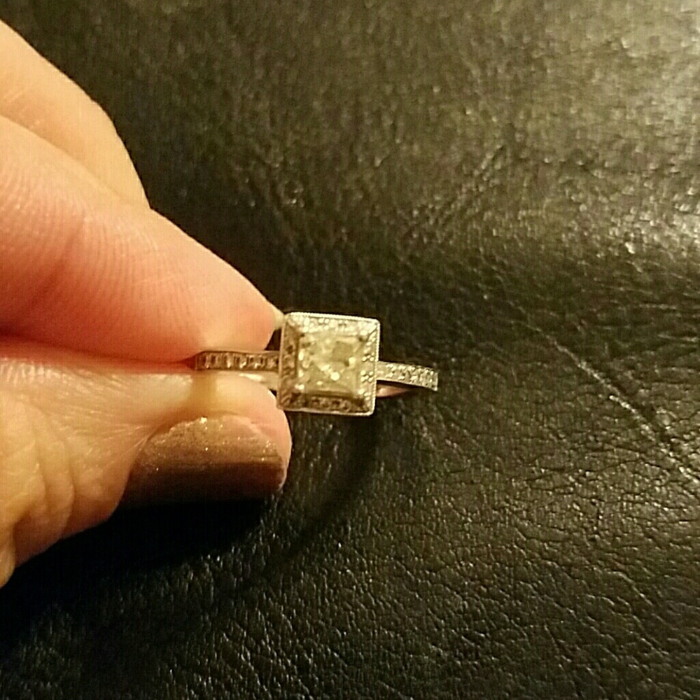 Ring - Picture 2 of 4
