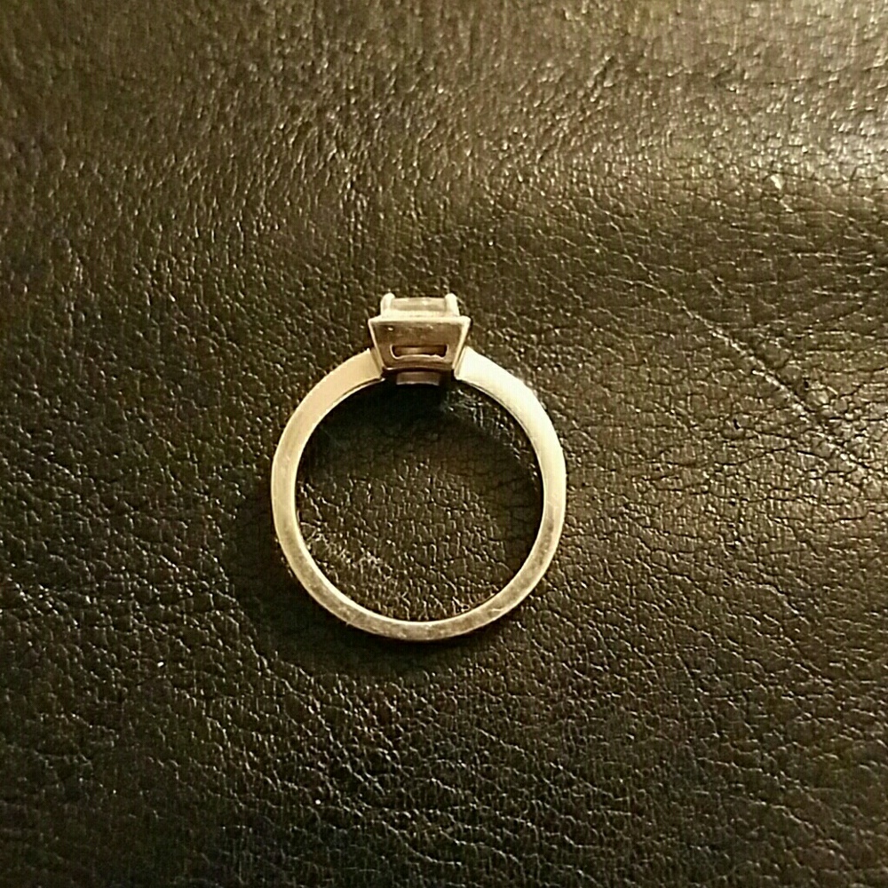 Ring - Picture 3 of 4