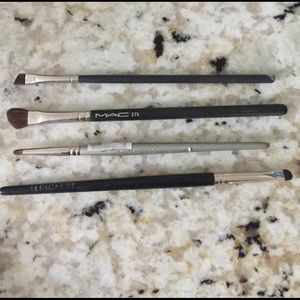 4 eyeshadow brushes (MAC, Sephora, Laura Mercier)
