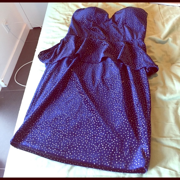 Super sexy, Vegas style dress from AKIRA CHICAGO - Picture 2 of 4