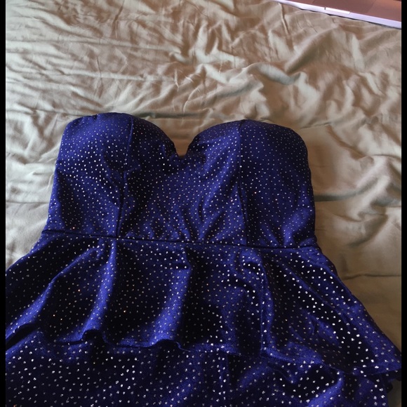 Super sexy, Vegas style dress from AKIRA CHICAGO - Picture 3 of 4