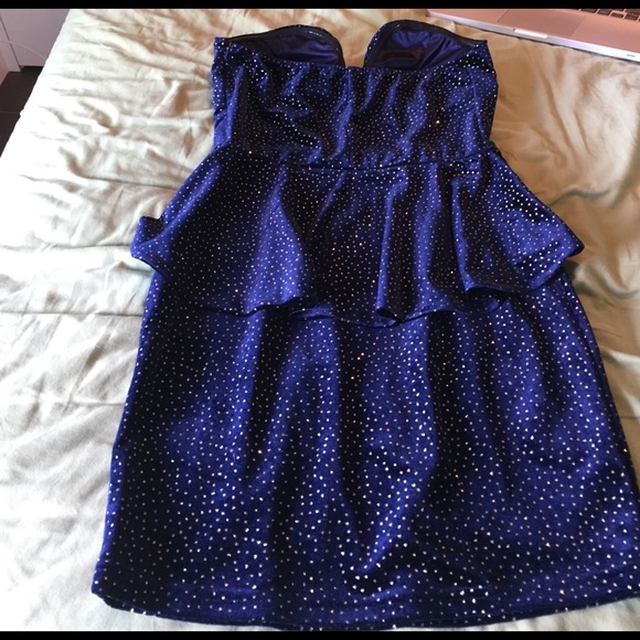 Super sexy, Vegas style dress from AKIRA CHICAGO - Picture 4 of 4